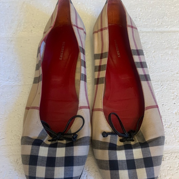 Gently used BURBERRY ballerina flats, in classic Burberry pattern. Size 37. - Picture 11 of 11